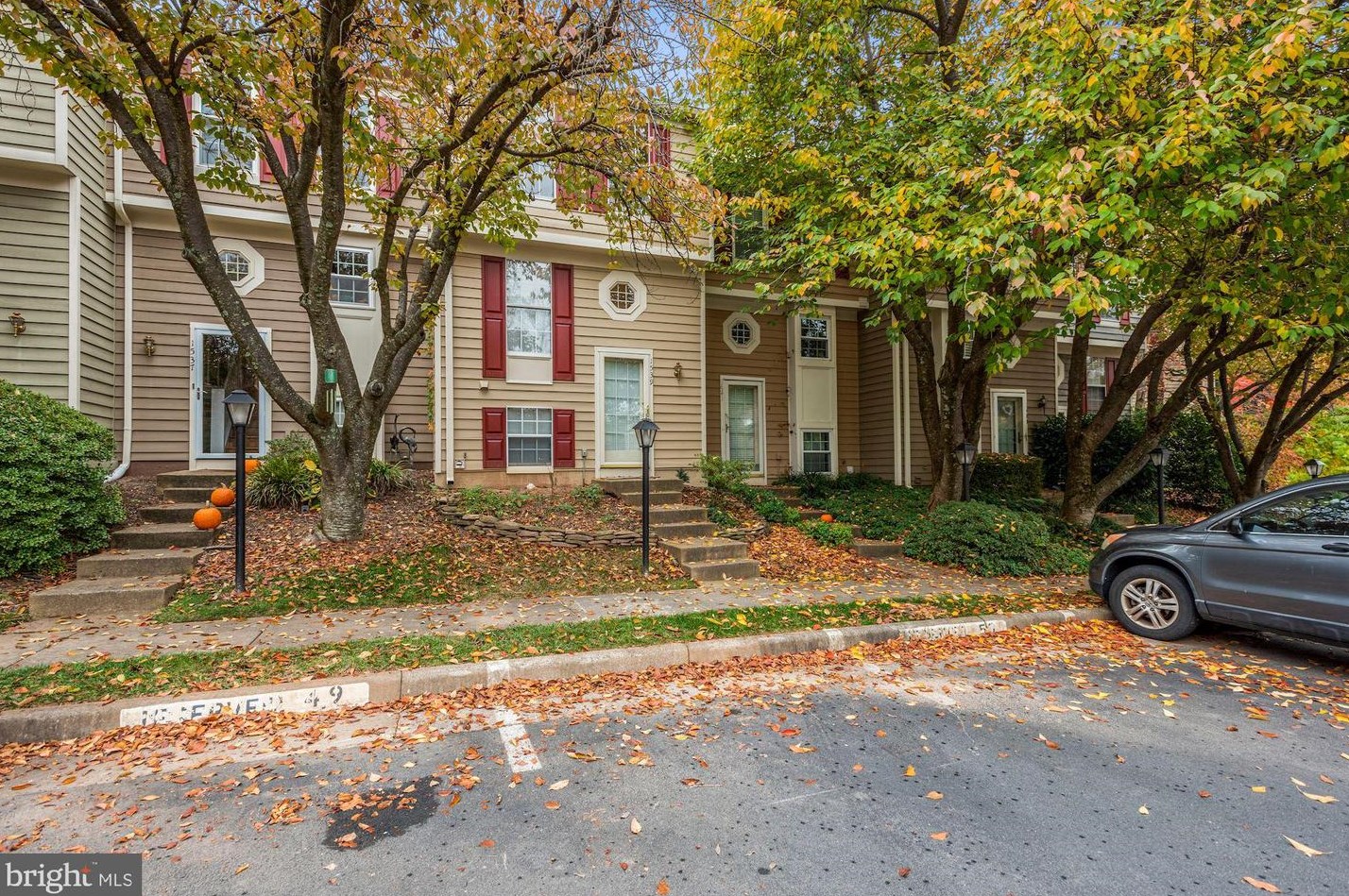 1539 Woodcrest Dr, Herndon, VA 20194