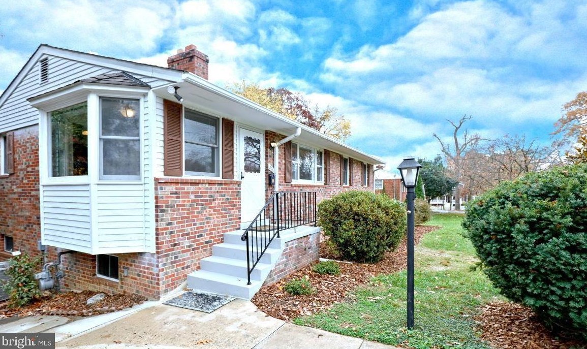 806 Grant St, Herndon, VA 20170