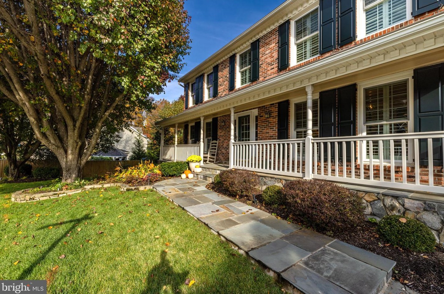 8508 Heather Point Dr, Springfield, VA 22152