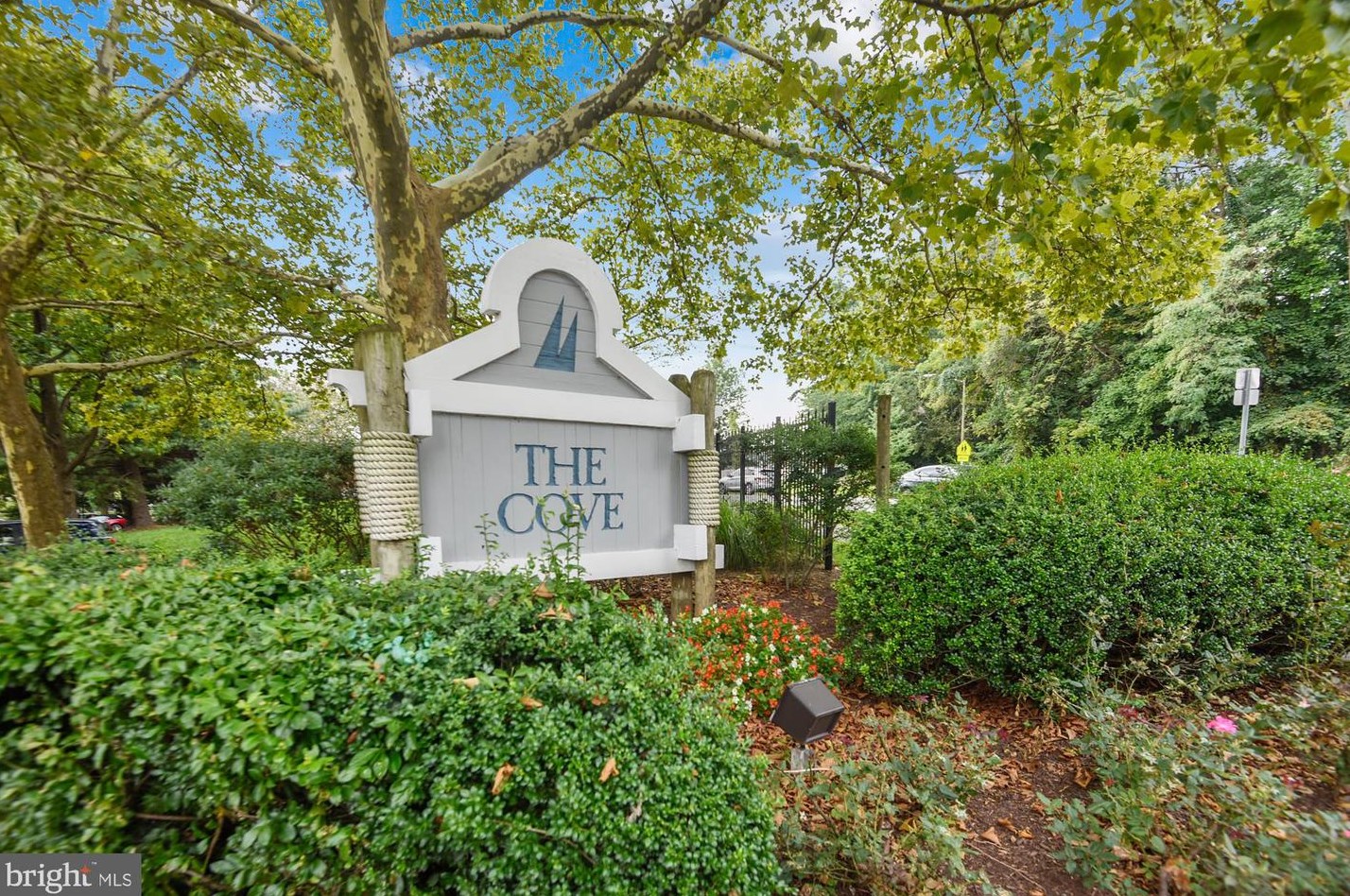 7604 Lakeside Village Dr, Falls Church, VA 22042
