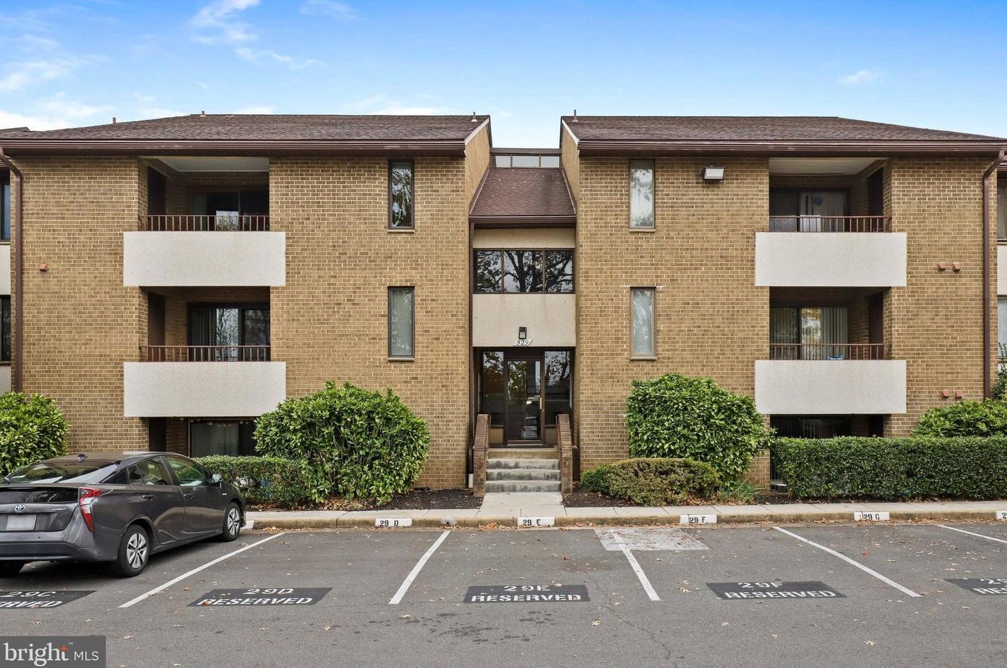 529 Florida Ave #201, Herndon, VA 20170