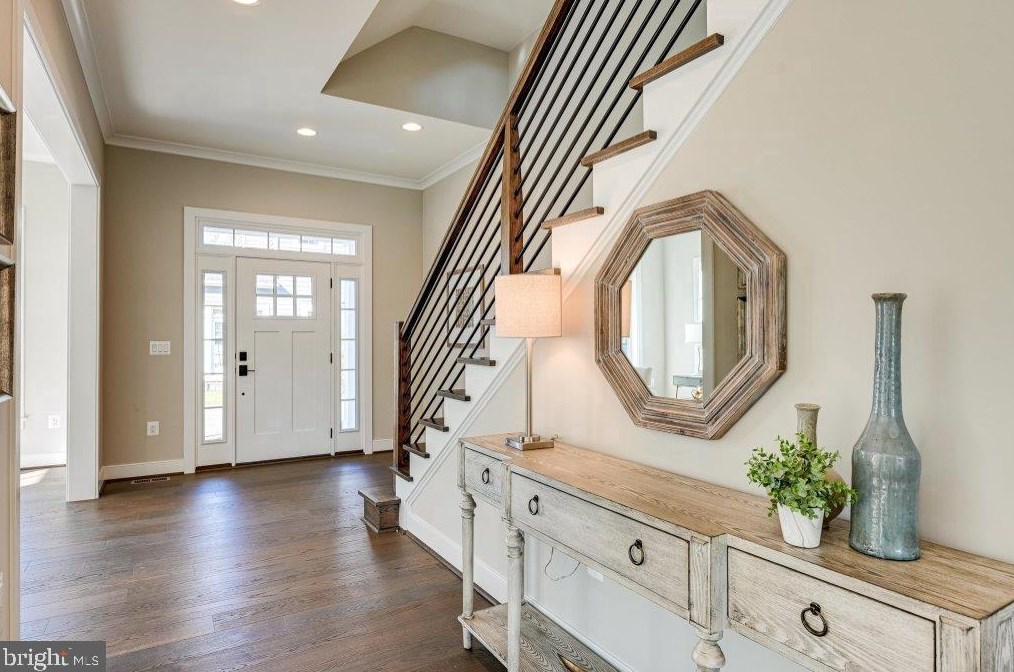 7138 Taylor Rd, Falls Church, VA 22043