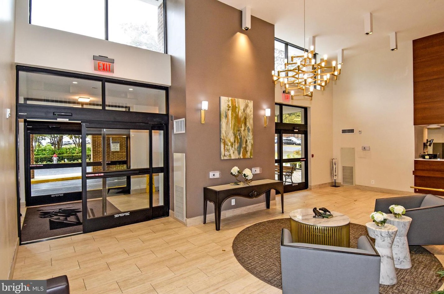 2311 Pimmit Dr #318, Falls Church, VA 22043