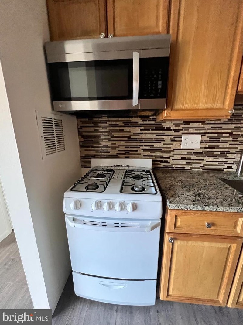 7600 Savannah St Apt 103, Falls Church, VA 22043