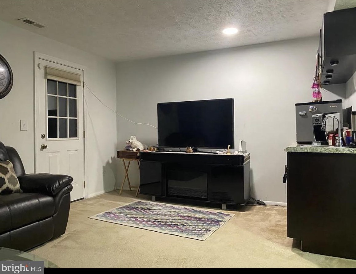 7881 Tyson Oaks Cir, Vienna, VA 22182