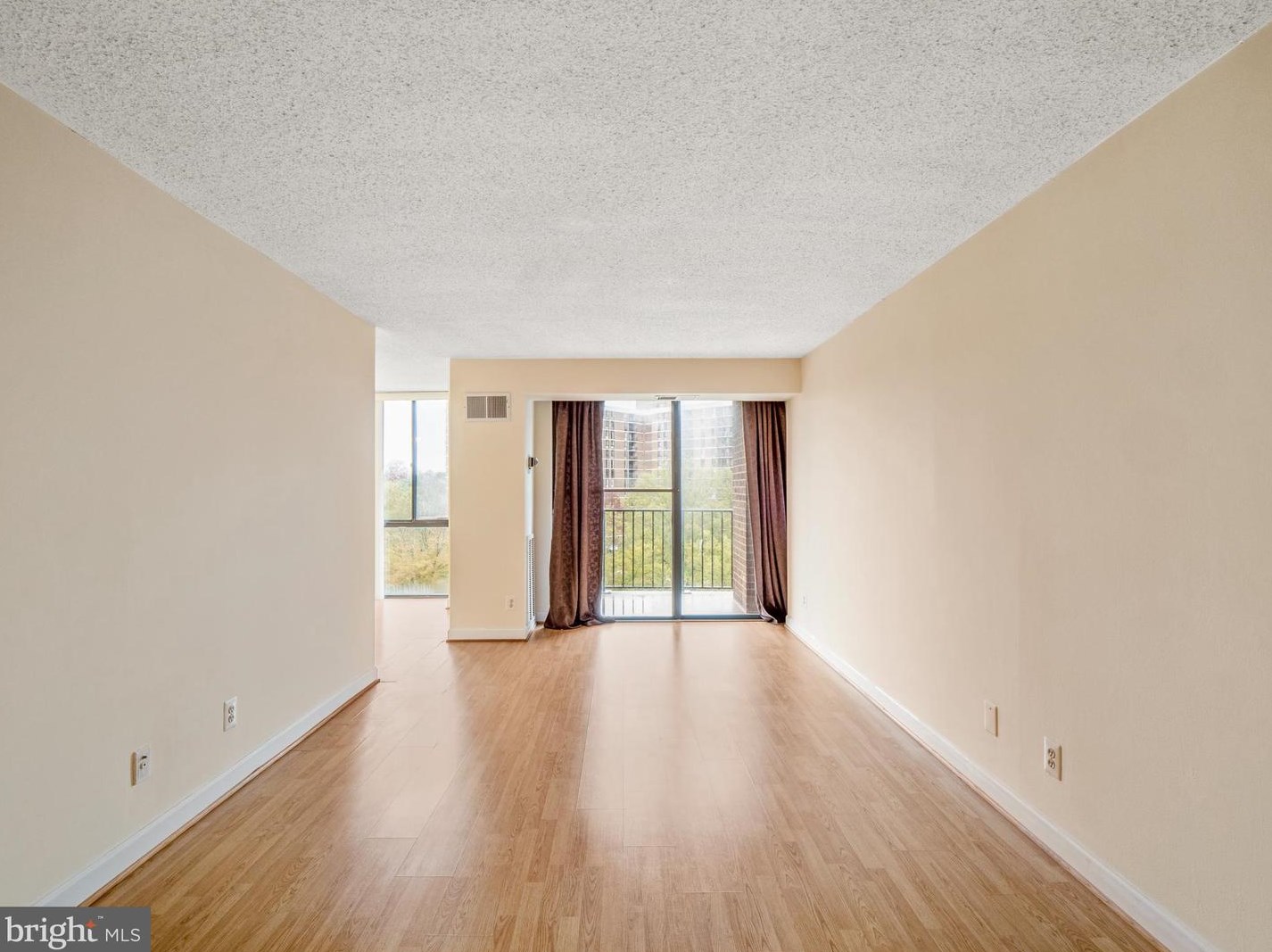 2300 Pimmit Dr #1015, Falls Church, VA 22043