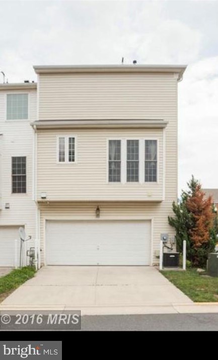 2485 Walnut Rocker Ln, Herndon, VA 20171