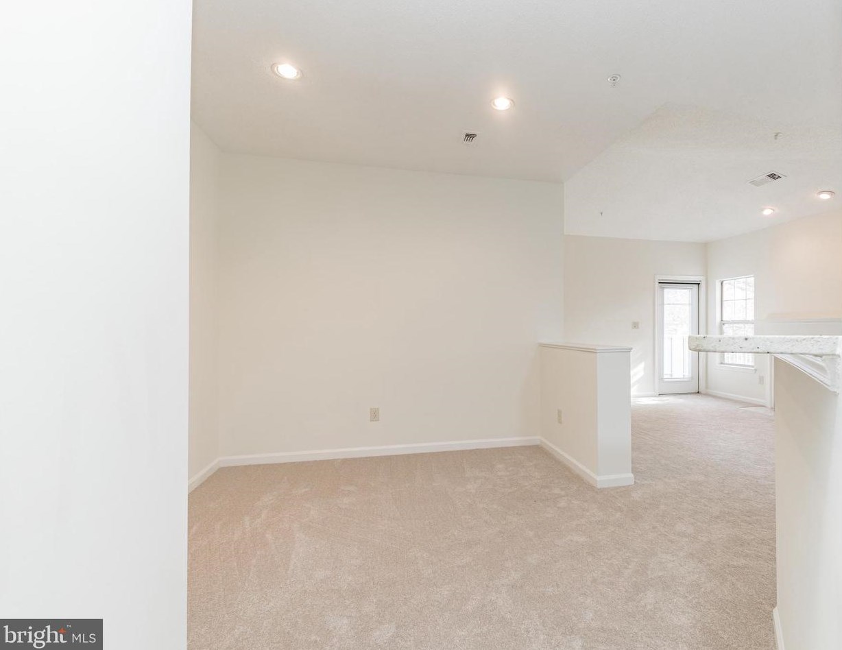 1705 Lake Shore Crest Dr #32, Herndon, VA 20190