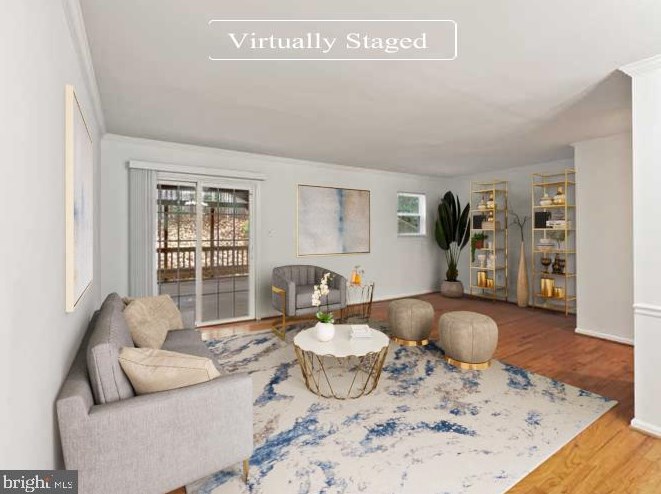 10016 Park Woods Ln, Springfield, VA 22015
