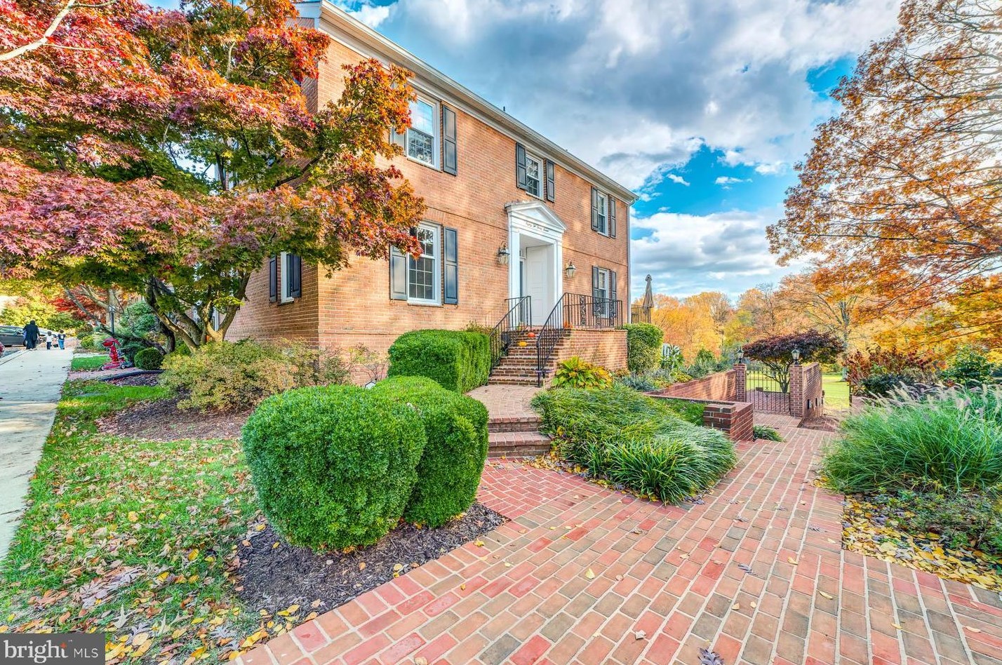 8237 Taunton Pl, Springfield, VA 22152