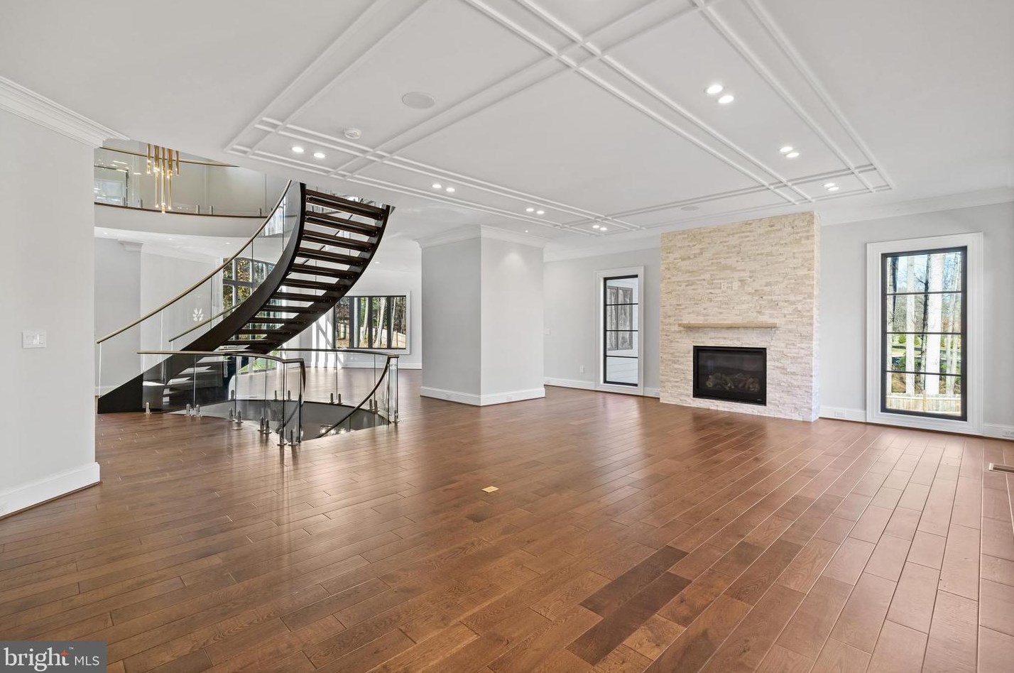 2035 Hunter Mill Rd, Vienna VA  22181-2836 exterior