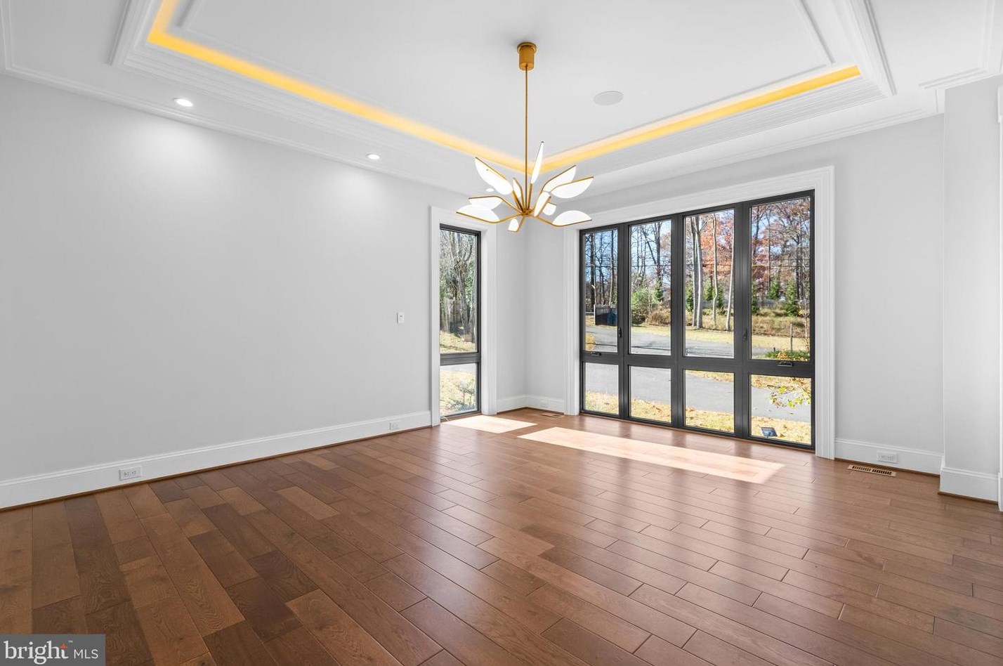 2035 Hunter Mill Rd, Vienna VA  22181-2836 exterior