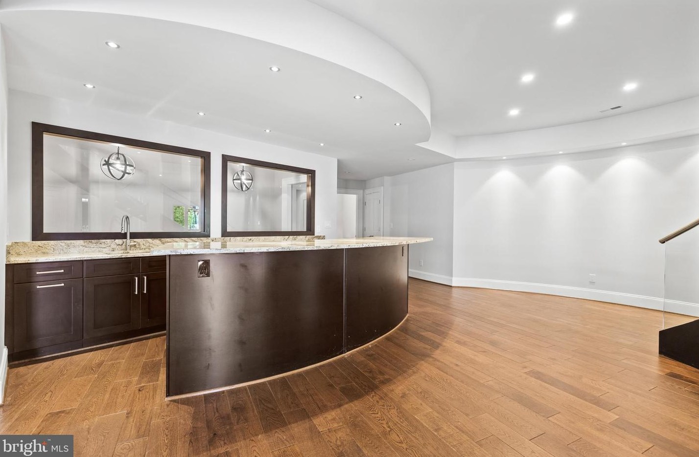 2035 Hunter Mill Rd, Vienna VA  22181-2836 exterior