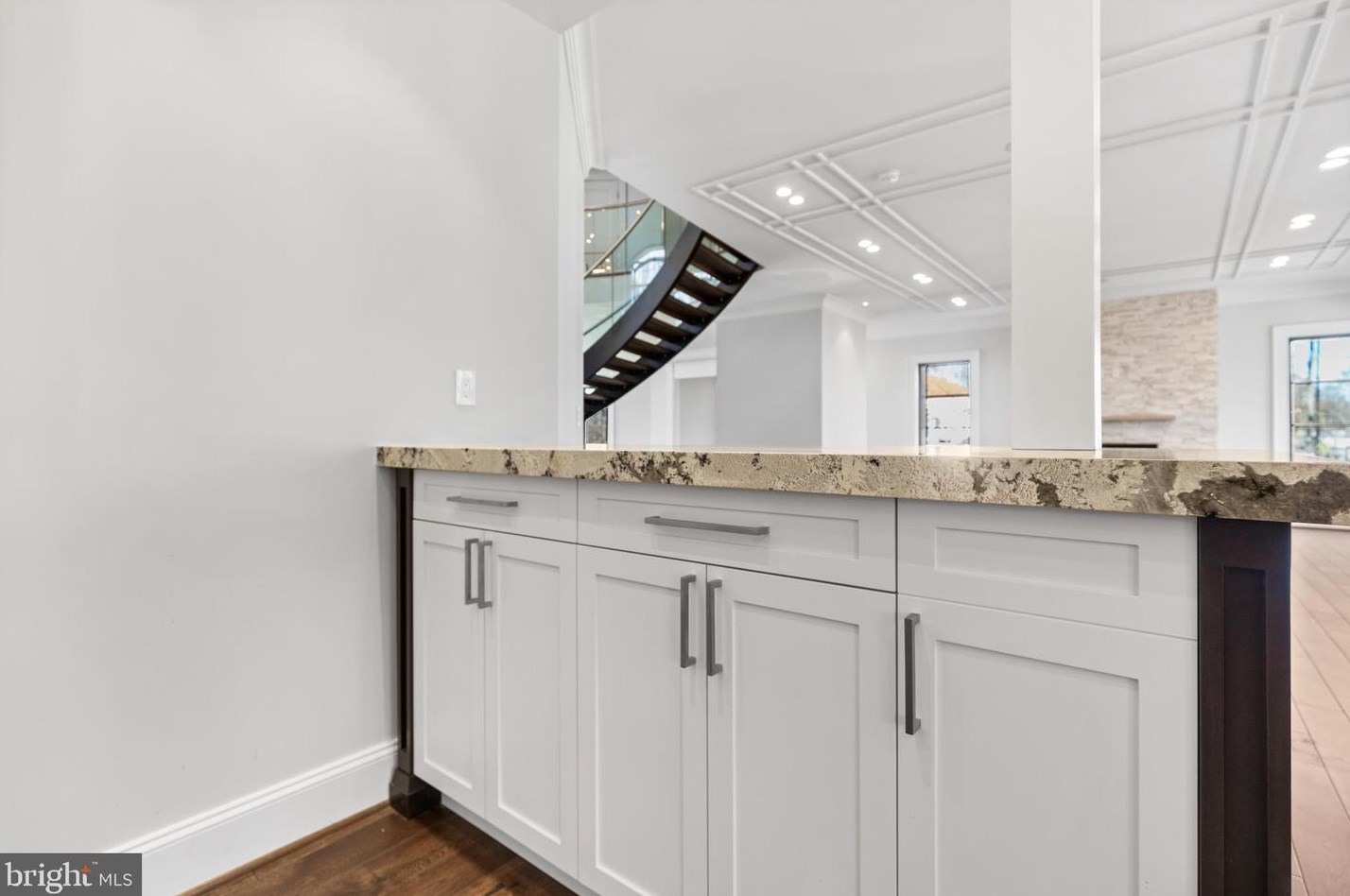 2035 Hunter Mill Rd, Vienna VA  22181-2836 exterior