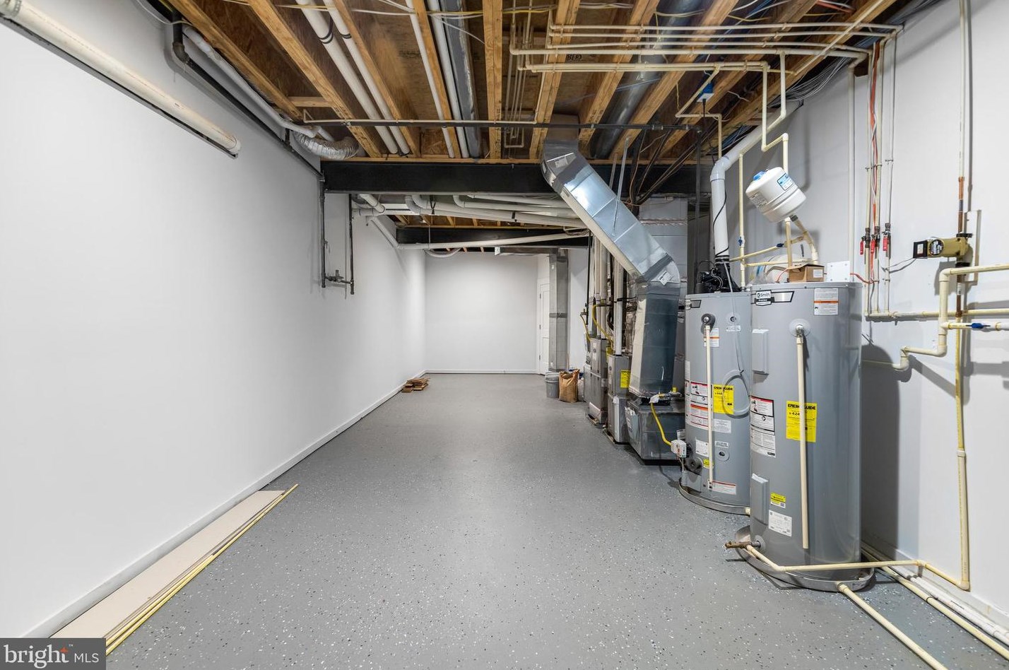 2035 Hunter Mill Rd, Vienna VA  22181-2836 exterior