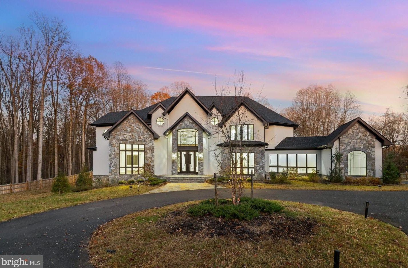 2035 Hunter Mill Rd, Vienna VA  22181-2836 exterior