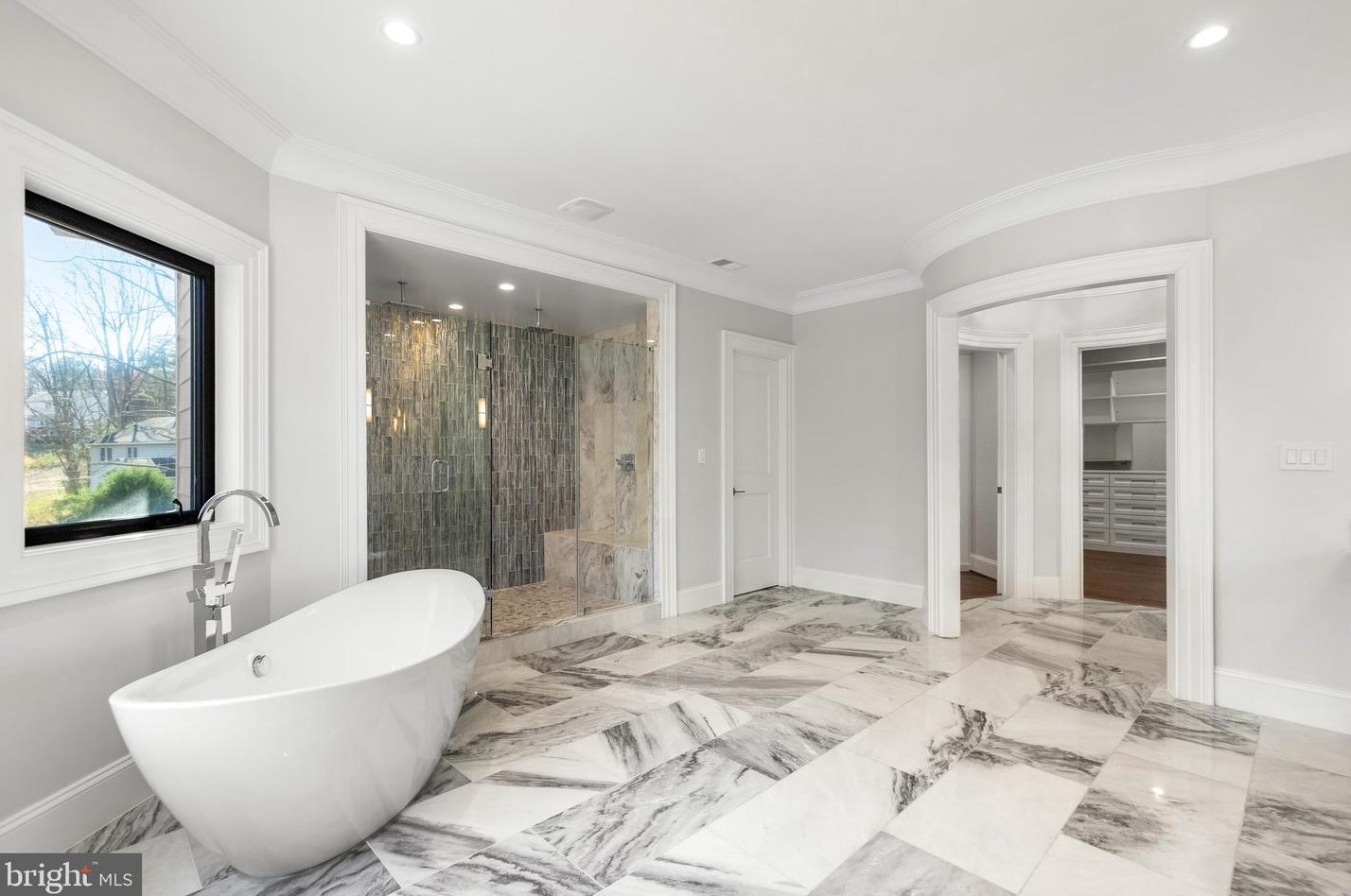 2035 Hunter Mill Rd, Vienna VA  22181-2836 exterior