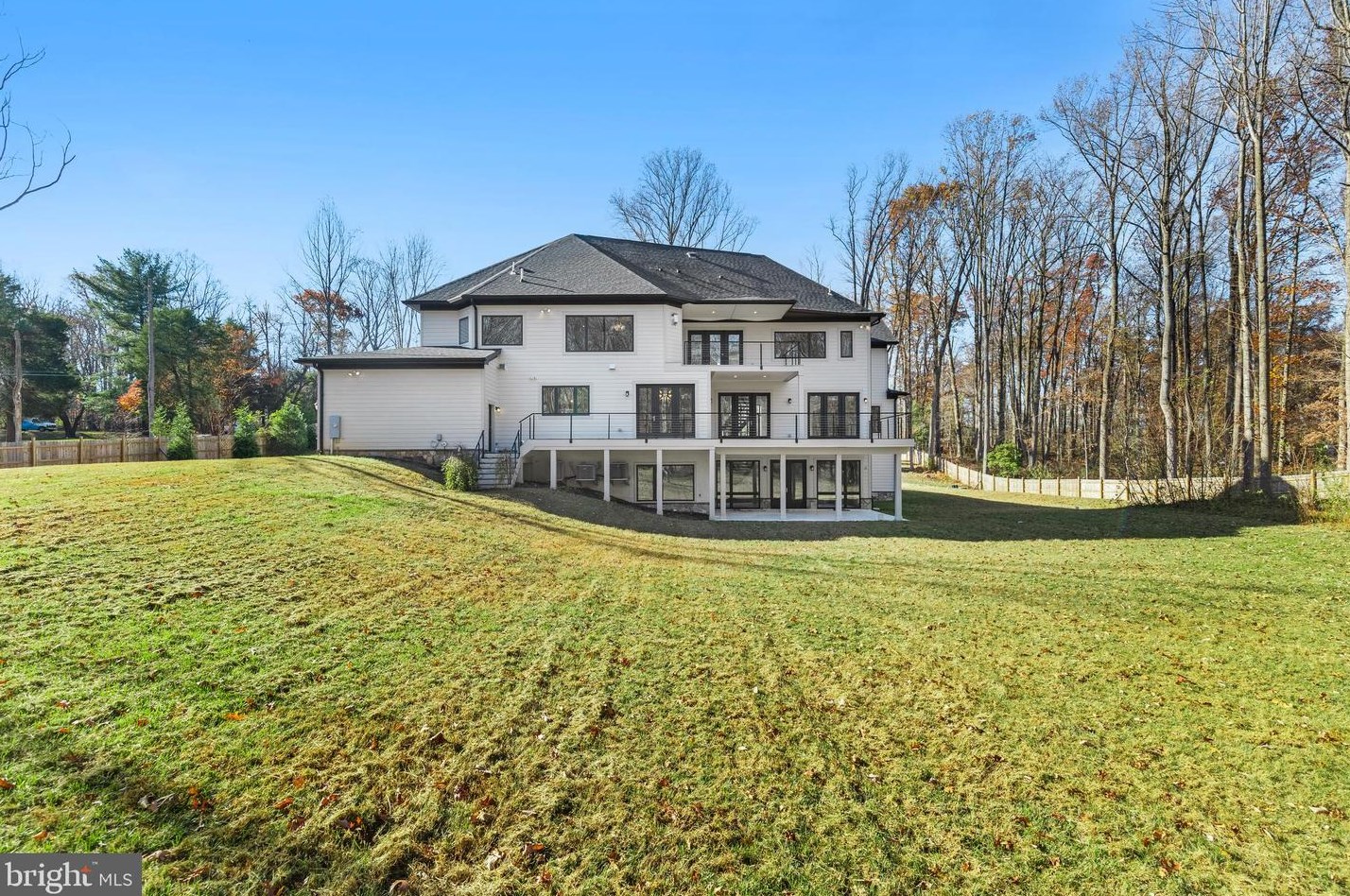 2035 Hunter Mill Rd, Vienna VA  22181-2836 exterior