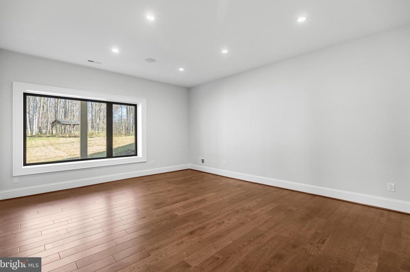 2035 Hunter Mill Rd, Vienna VA  22181-2836 exterior