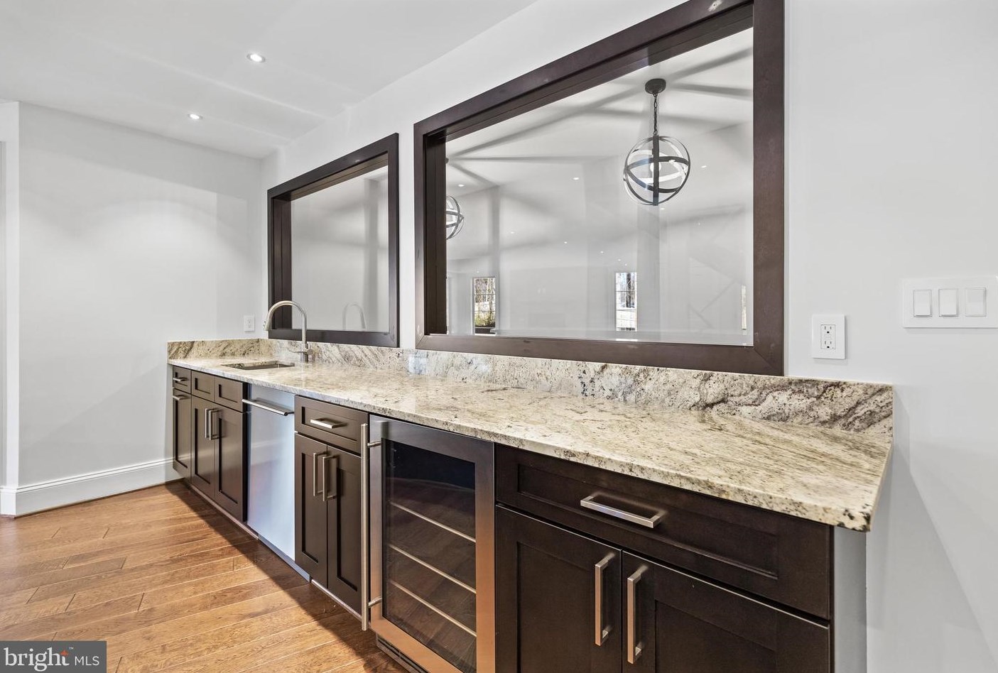 2035 Hunter Mill Rd, Vienna VA  22181-2836 exterior