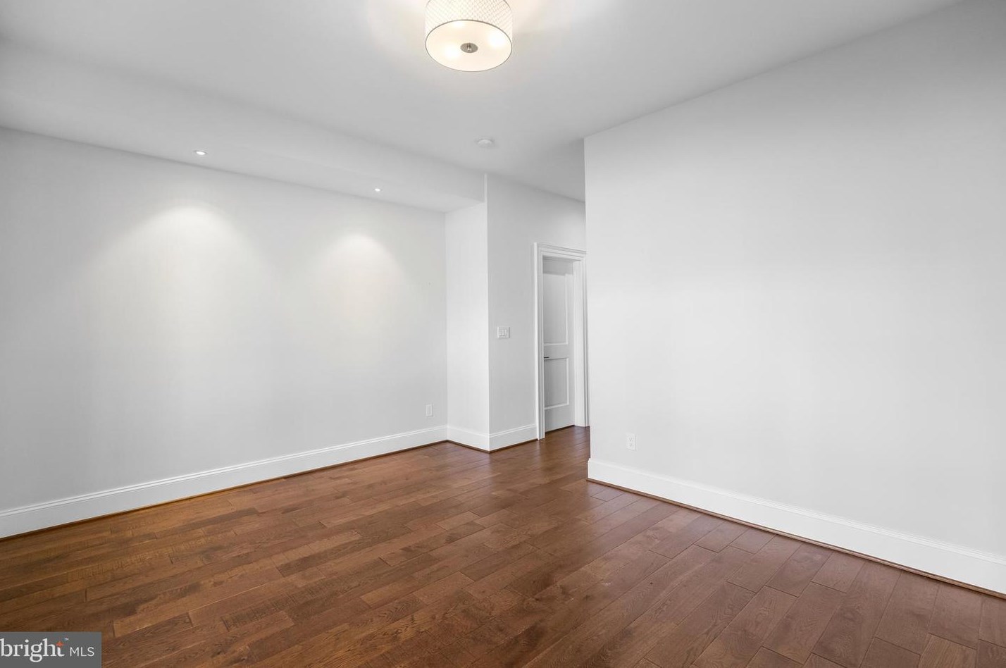 2035 Hunter Mill Rd, Vienna VA  22181-2836 exterior