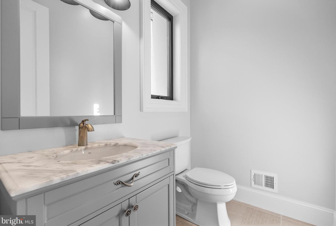 2035 Hunter Mill Rd, Vienna VA  22181-2836 exterior