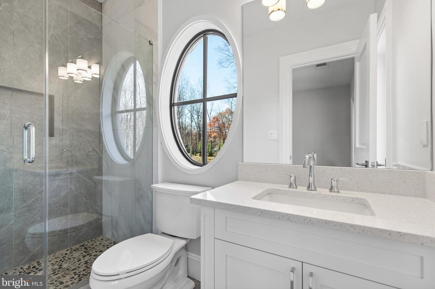 2035 Hunter Mill Rd, Vienna VA  22181-2836 exterior