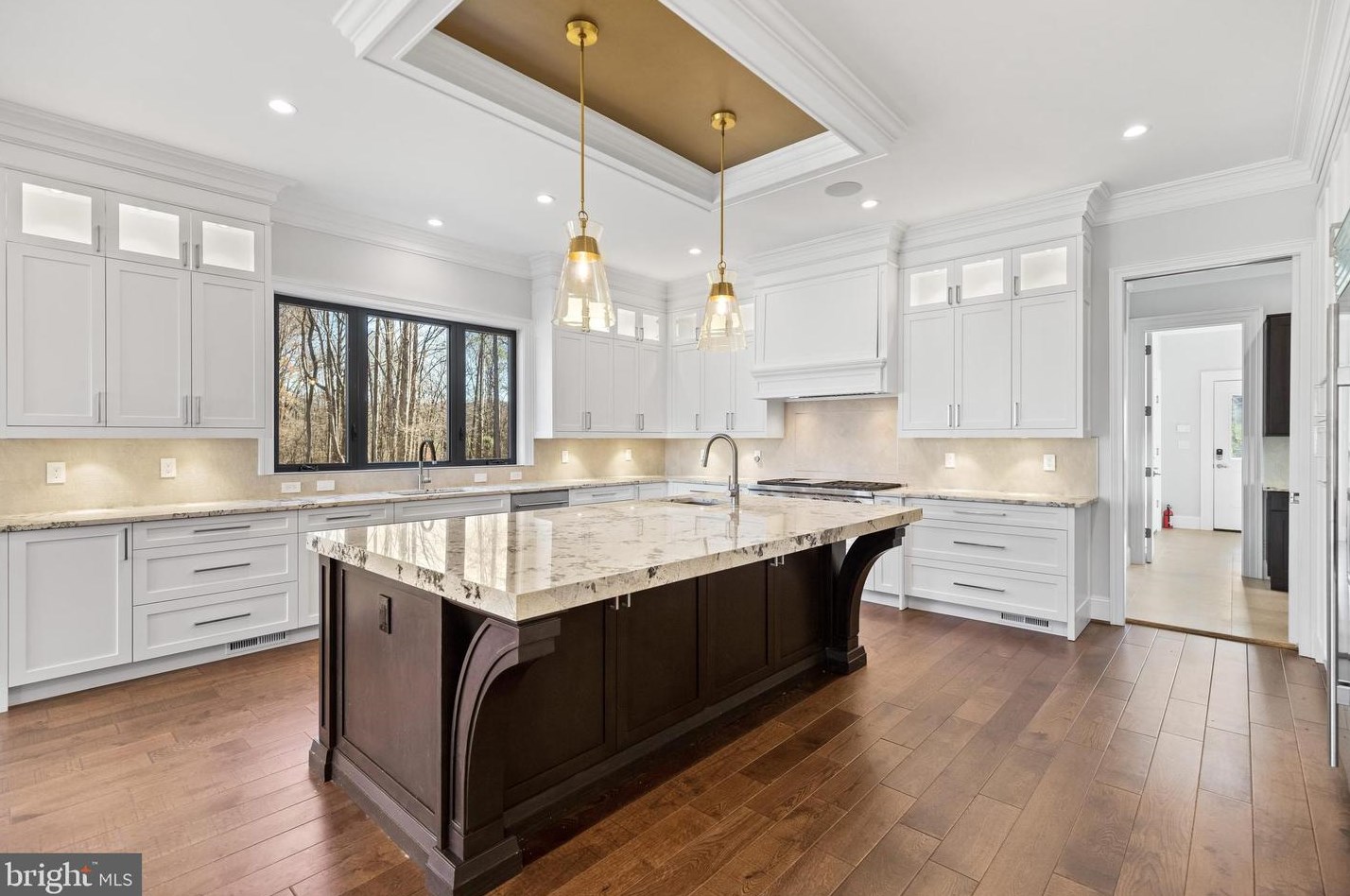 2035 Hunter Mill Rd, Vienna VA  22181-2836 exterior