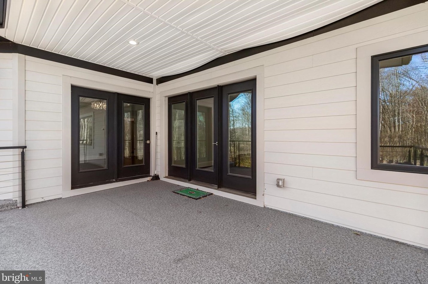 2035 Hunter Mill Rd, Vienna VA  22181-2836 exterior