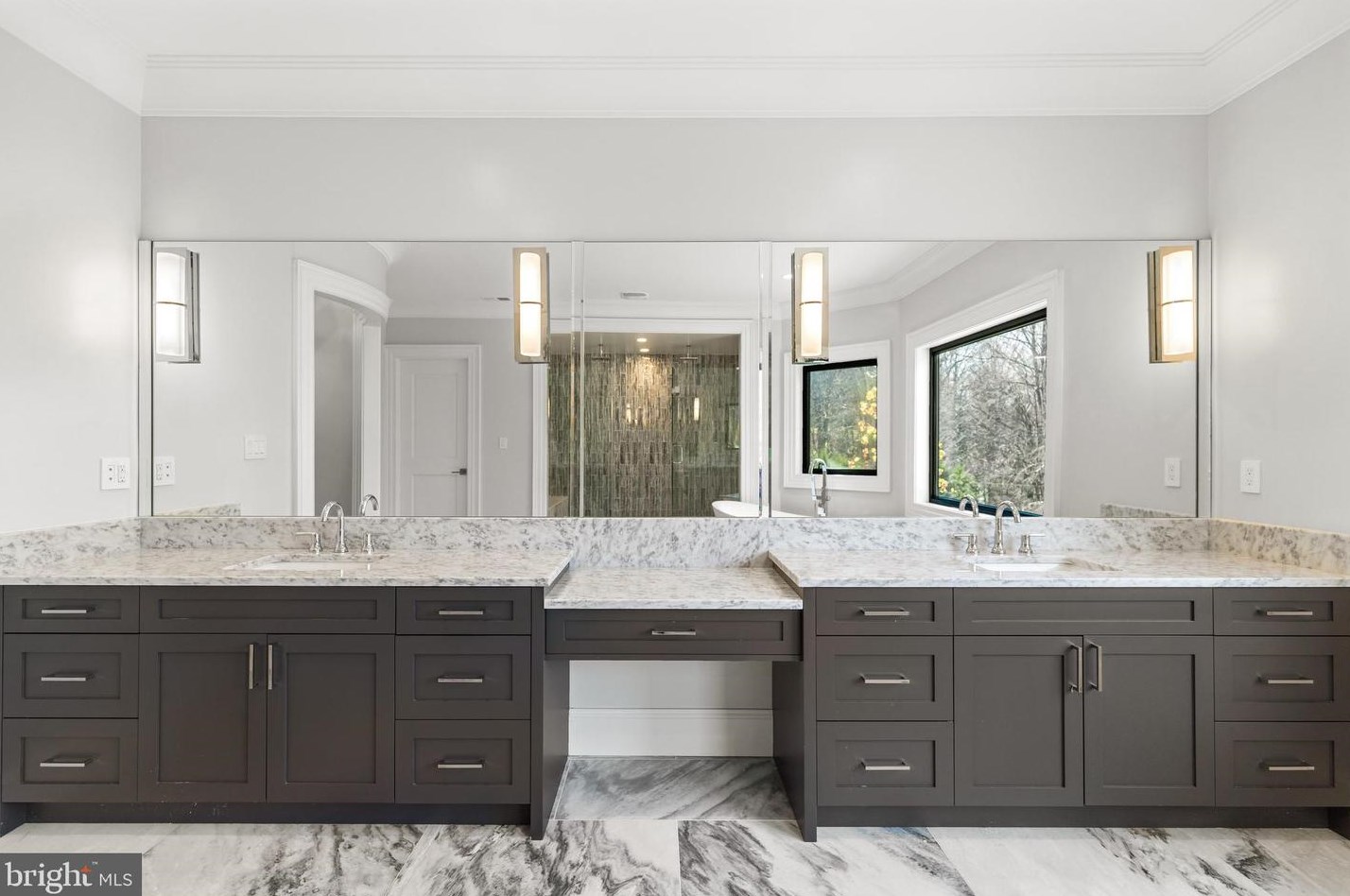 2035 Hunter Mill Rd, Vienna VA  22181-2836 exterior