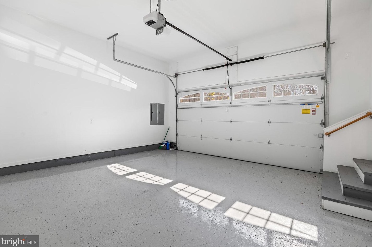 2035 Hunter Mill Rd, Vienna VA  22181-2836 exterior