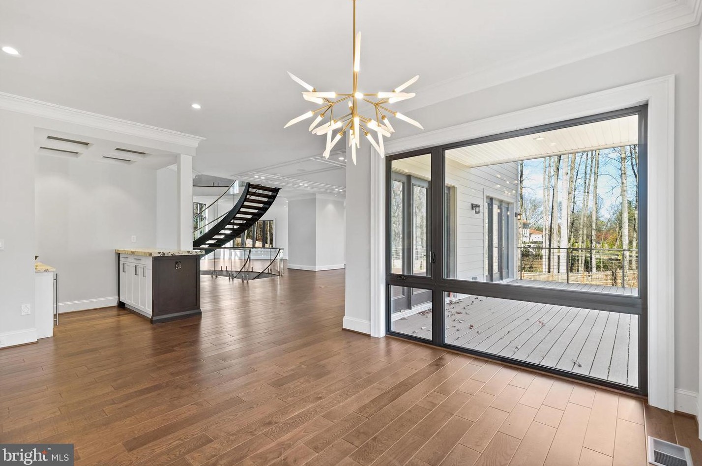 2035 Hunter Mill Rd, Vienna VA  22181-2836 exterior