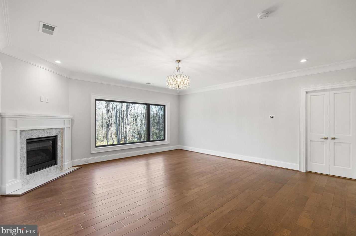 2035 Hunter Mill Rd, Vienna VA  22181-2836 exterior