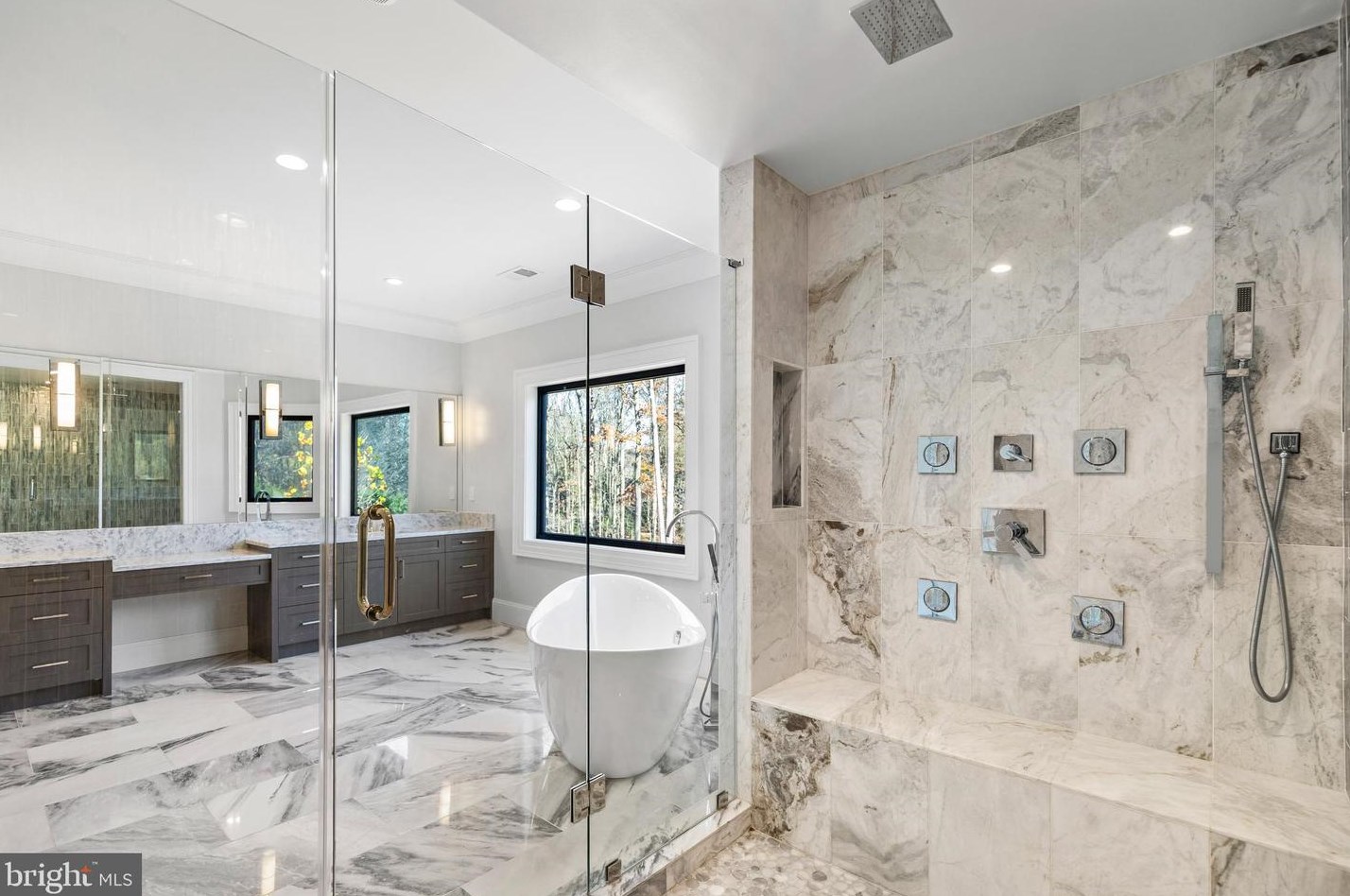 2035 Hunter Mill Rd, Vienna VA  22181-2836 exterior