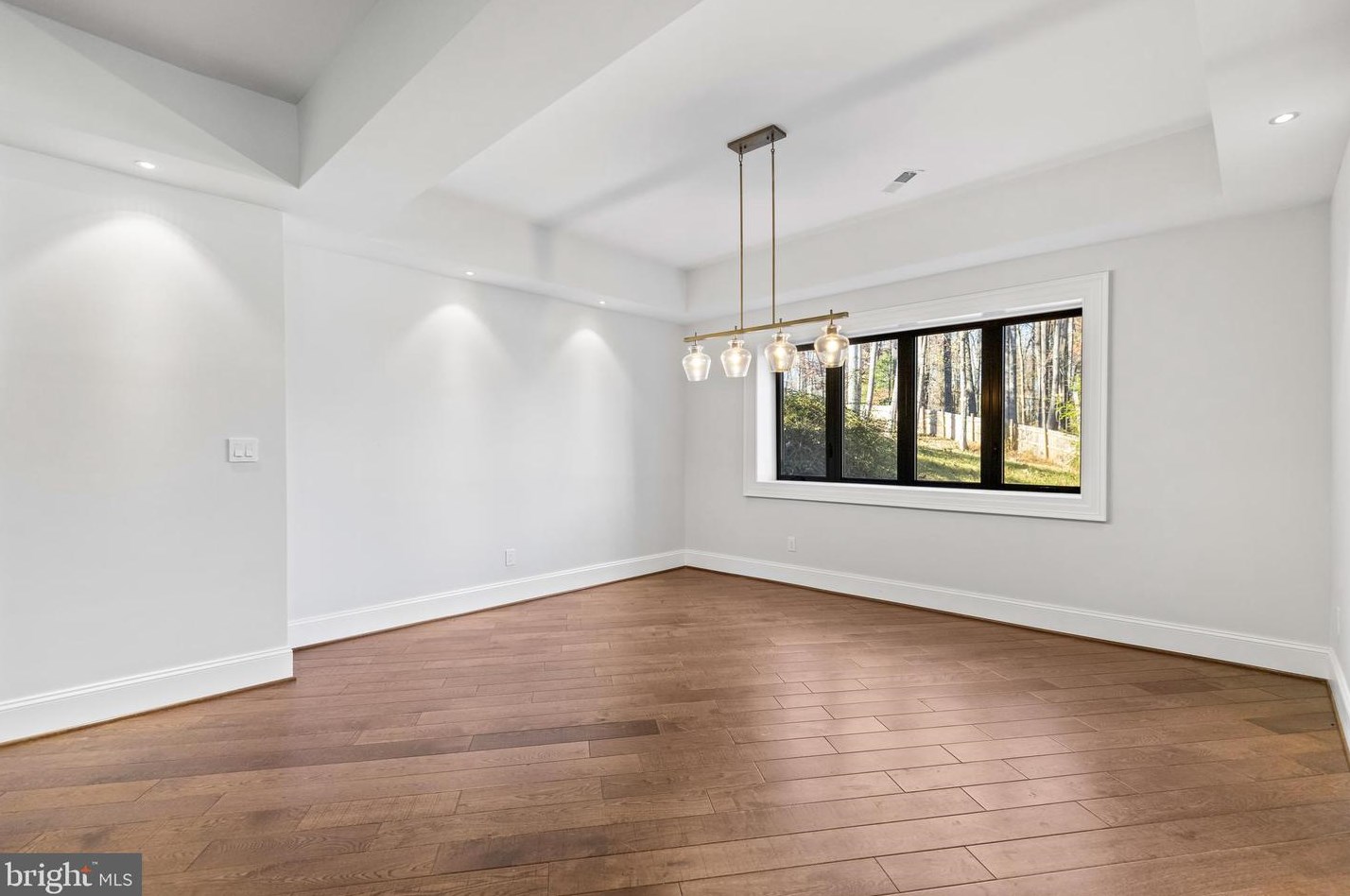 2035 Hunter Mill Rd, Vienna VA  22181-2836 exterior