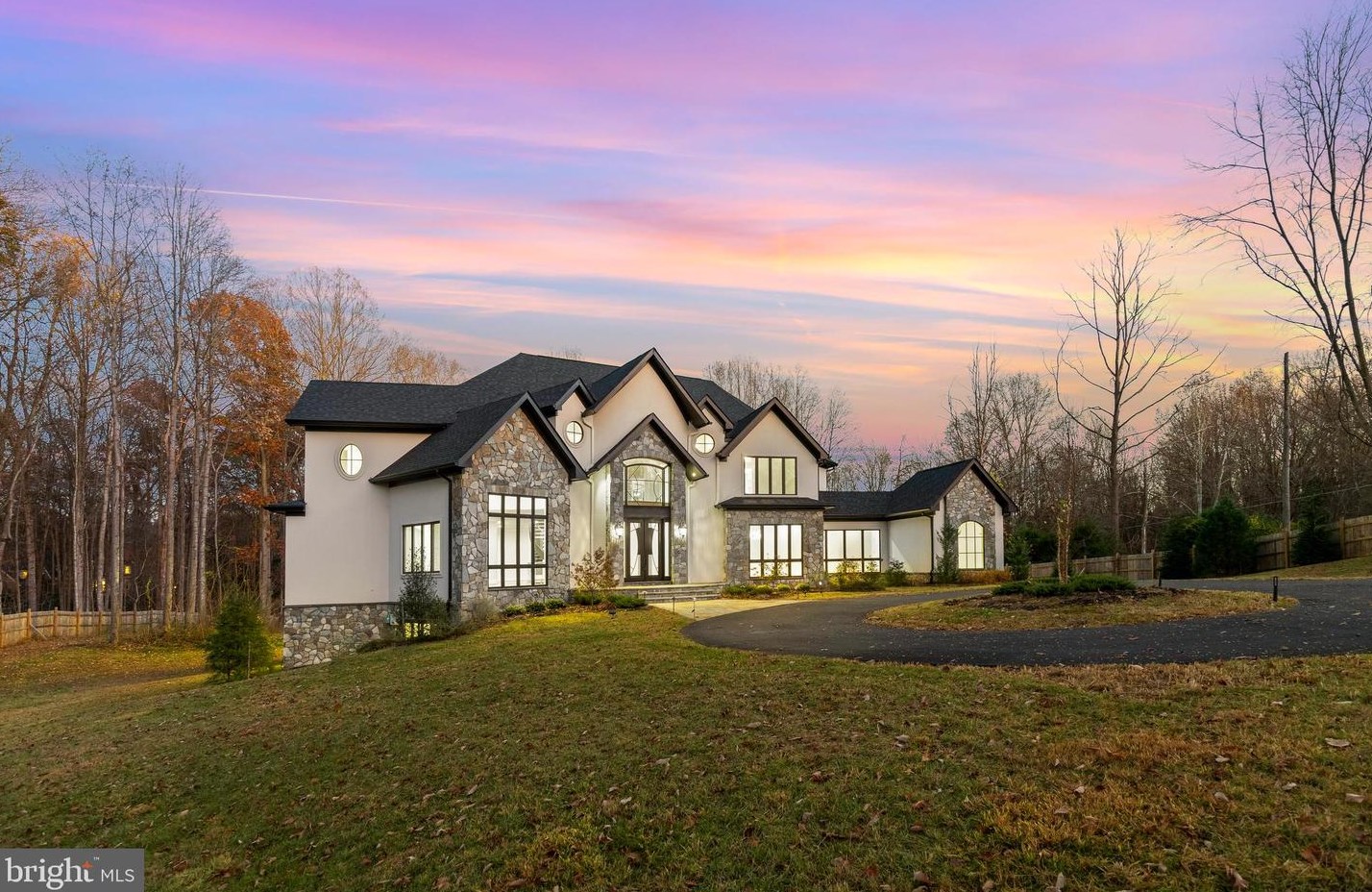 2035 Hunter Mill Rd, Vienna VA  22181-2836 exterior