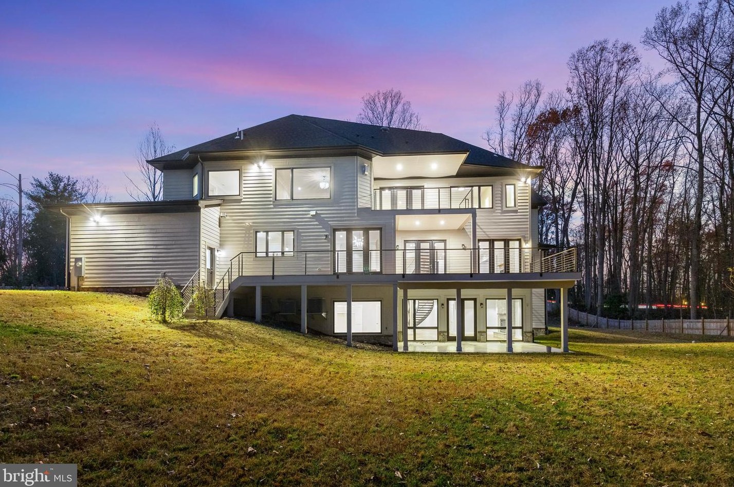 2035 Hunter Mill Rd, Vienna VA  22181-2836 exterior