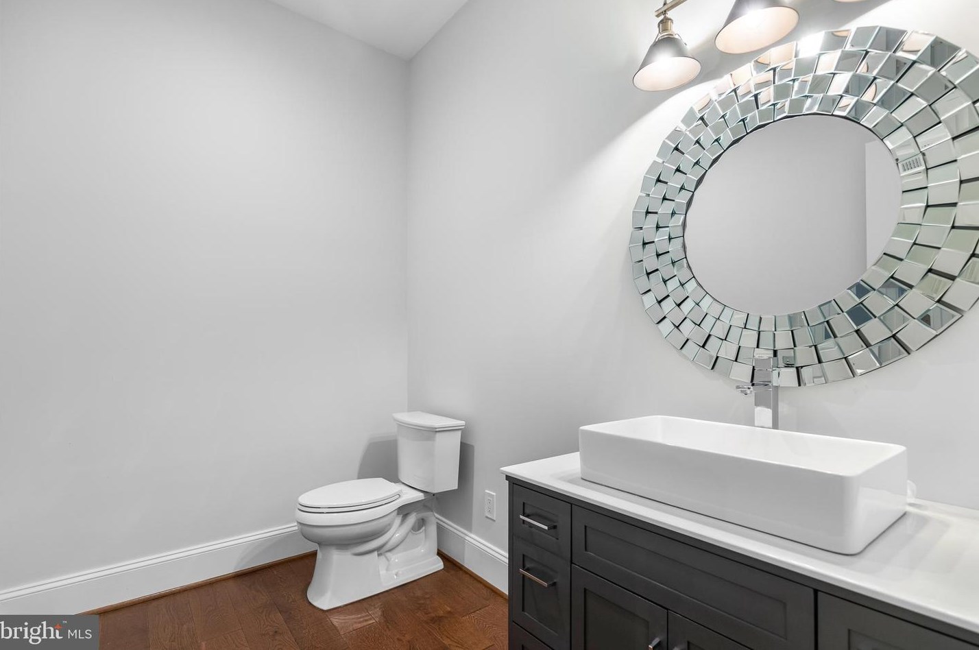 2035 Hunter Mill Rd, Vienna VA  22181-2836 exterior