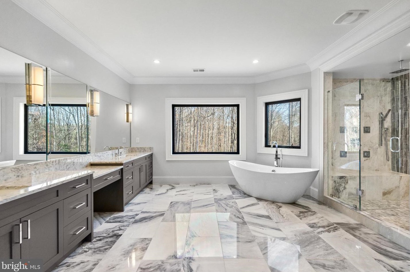 2035 Hunter Mill Rd, Vienna VA  22181-2836 exterior