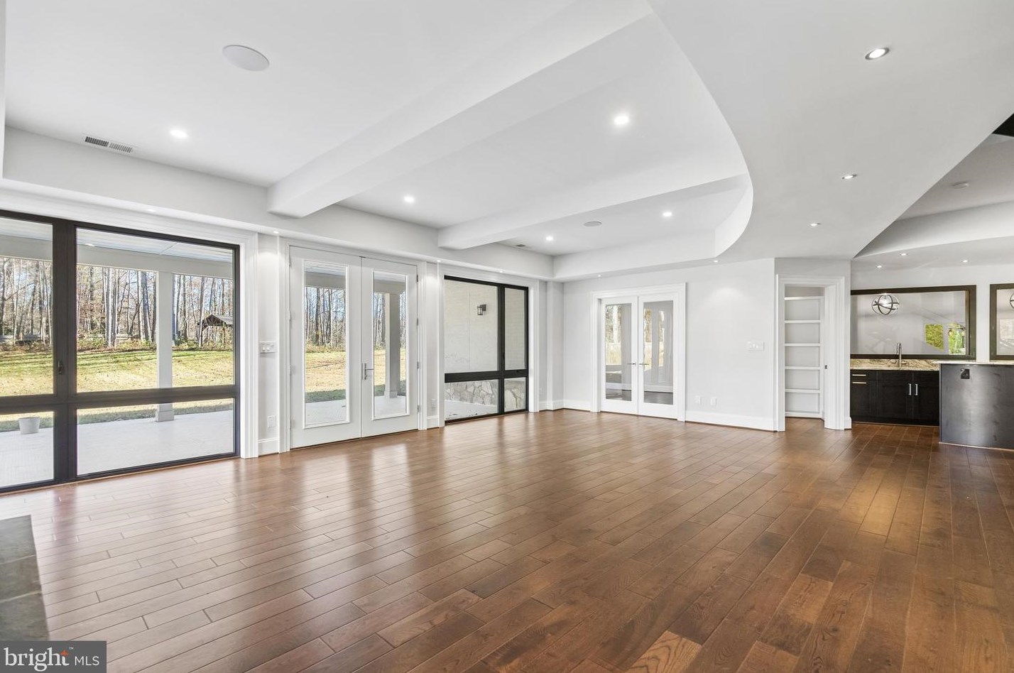 2035 Hunter Mill Rd, Vienna VA  22181-2836 exterior