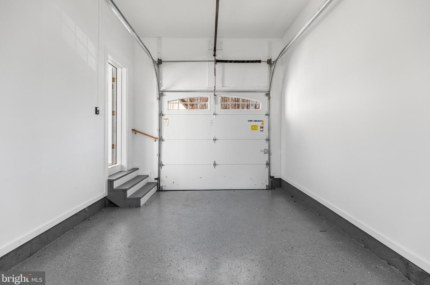 2035 Hunter Mill Rd, Vienna VA  22181-2836 exterior