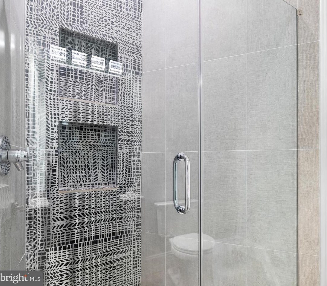 2035 Hunter Mill Rd, Vienna VA  22181-2836 exterior