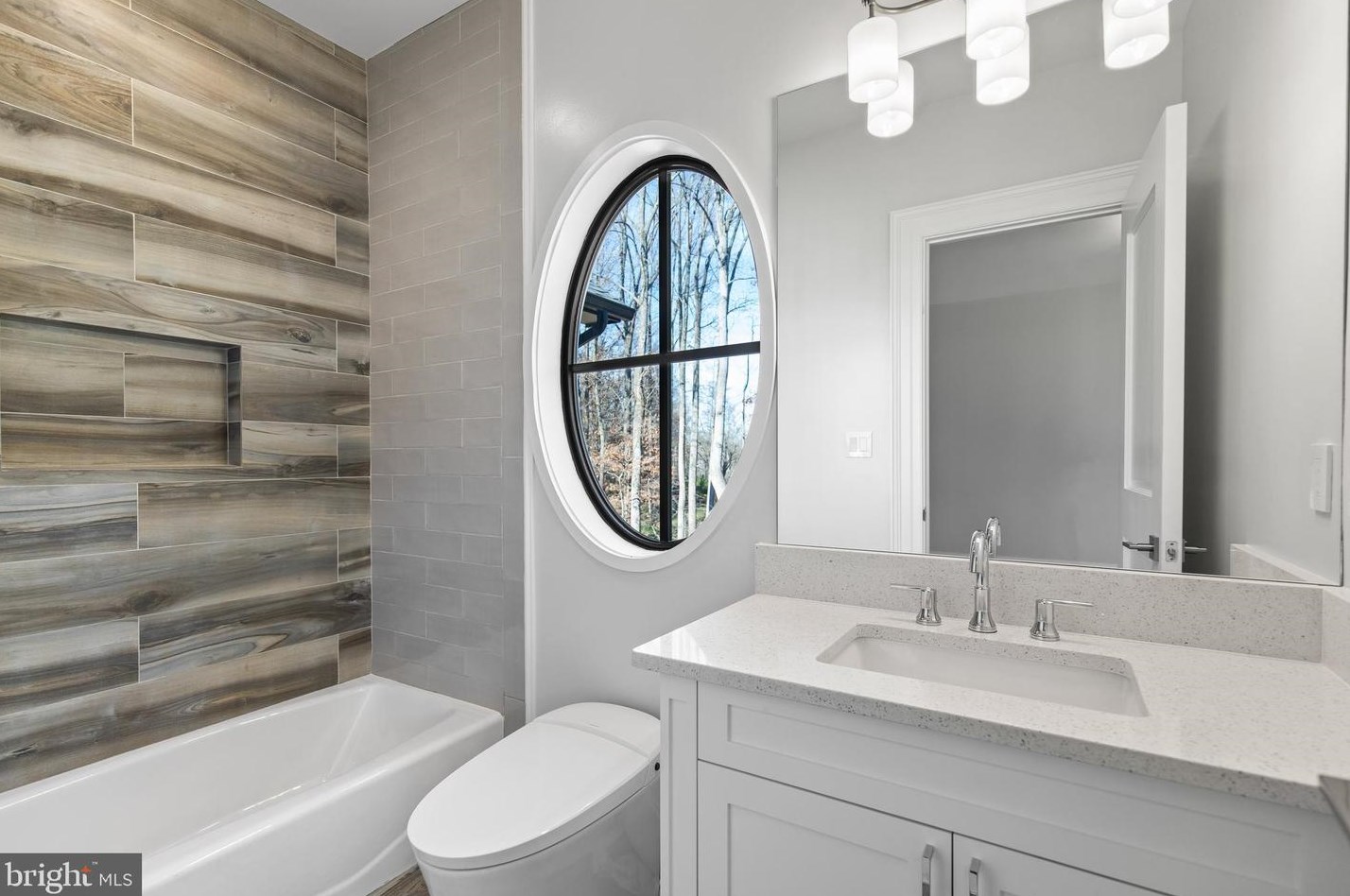 2035 Hunter Mill Rd, Vienna VA  22181-2836 exterior