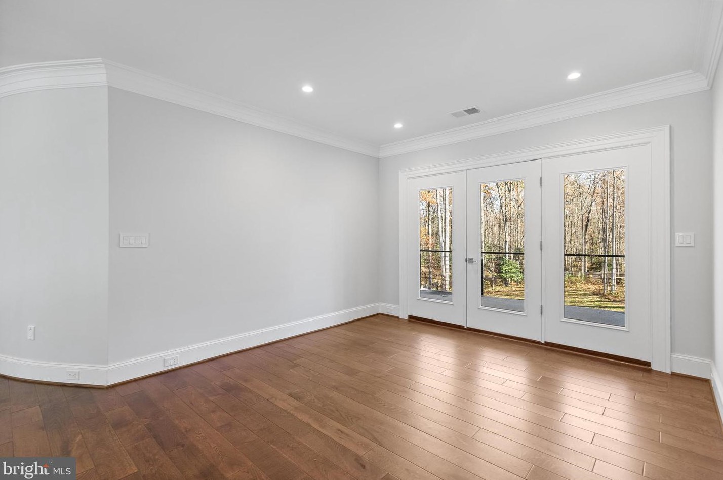 2035 Hunter Mill Rd, Vienna VA  22181-2836 exterior