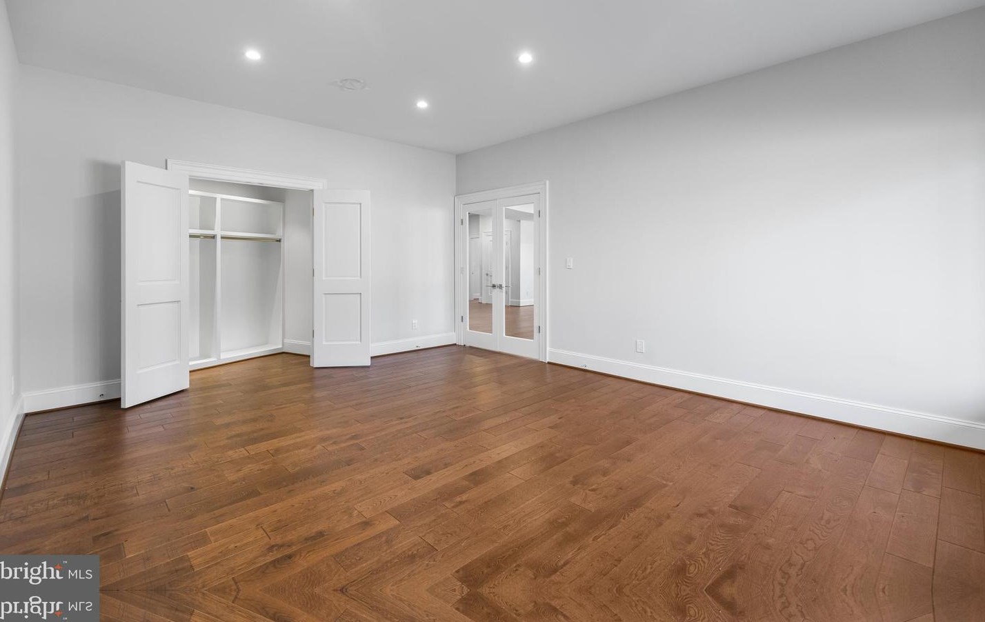 2035 Hunter Mill Rd, Vienna VA  22181-2836 exterior