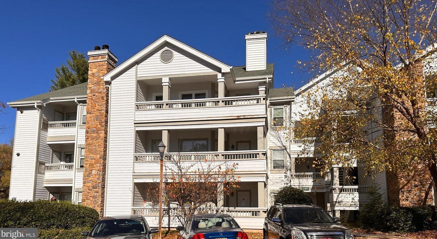 4401 Sedgehurst Dr Apt 204, Fairfax, VA 22033