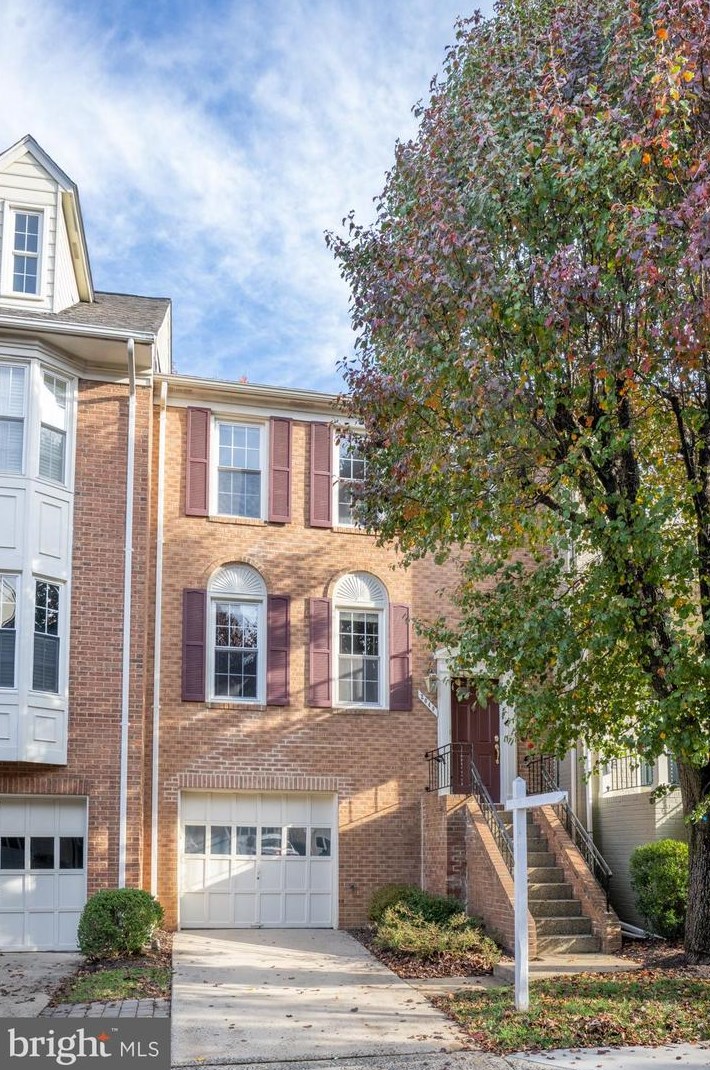 2040 Pieris Ct, Vienna, VA 22182