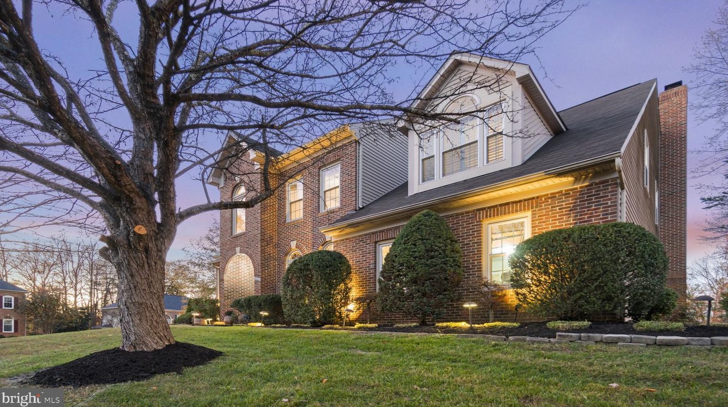 8308 Tabor Ln, Fairfax, VA 22039-3059