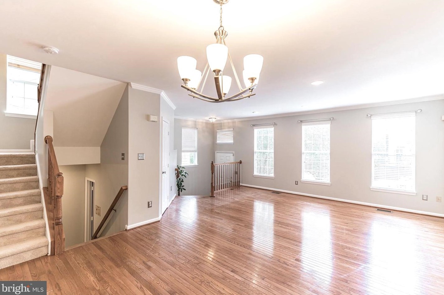 4765 Thornbury Dr, Fairfax, VA 22030