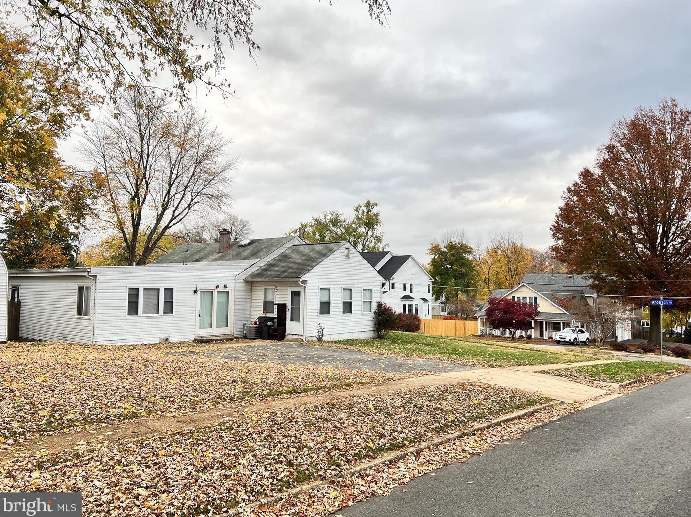 1916 Anderson Rd, Falls Church, VA 22043